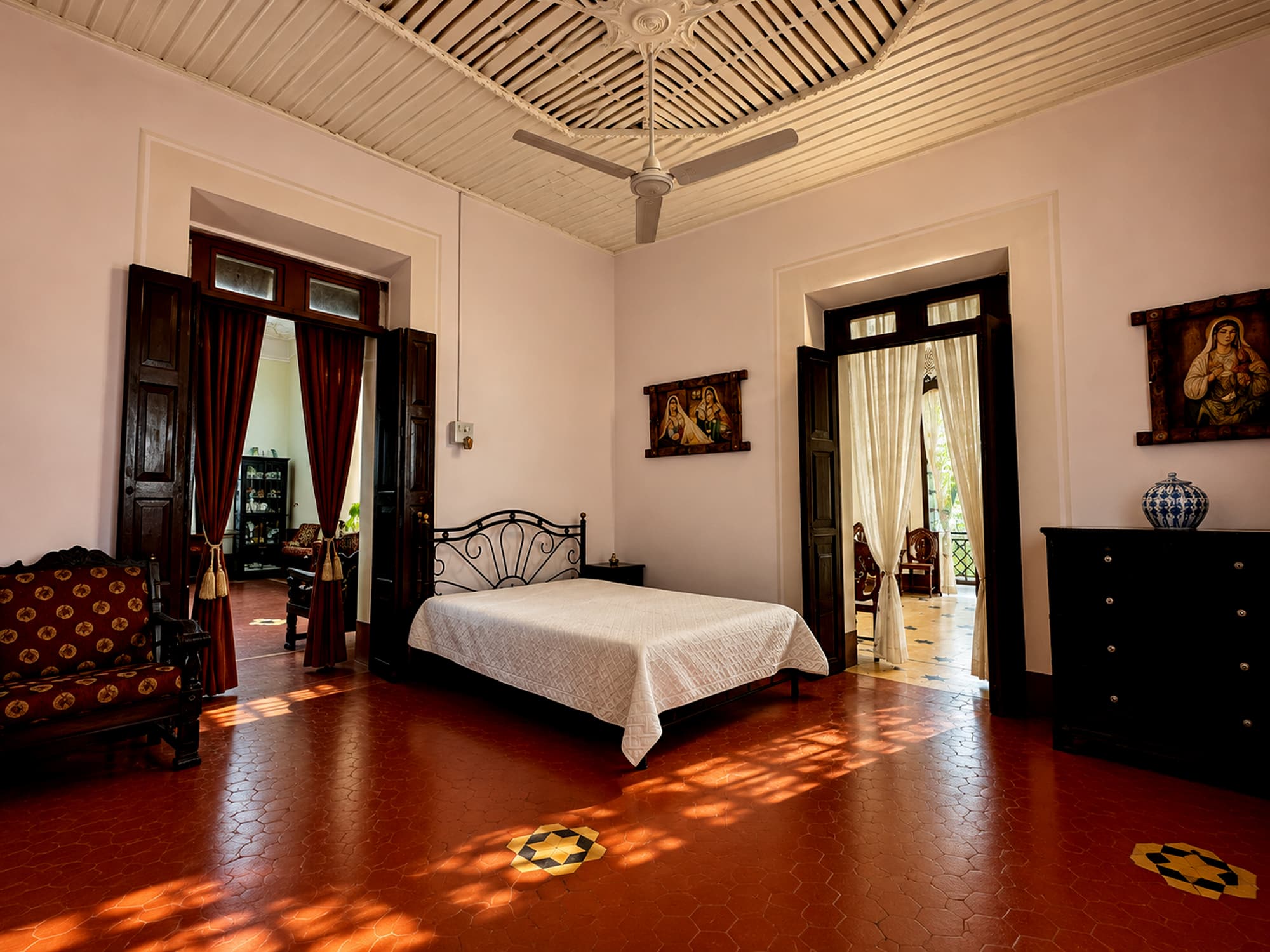 A second air-conditioned bedroom at Misquita Heritage.